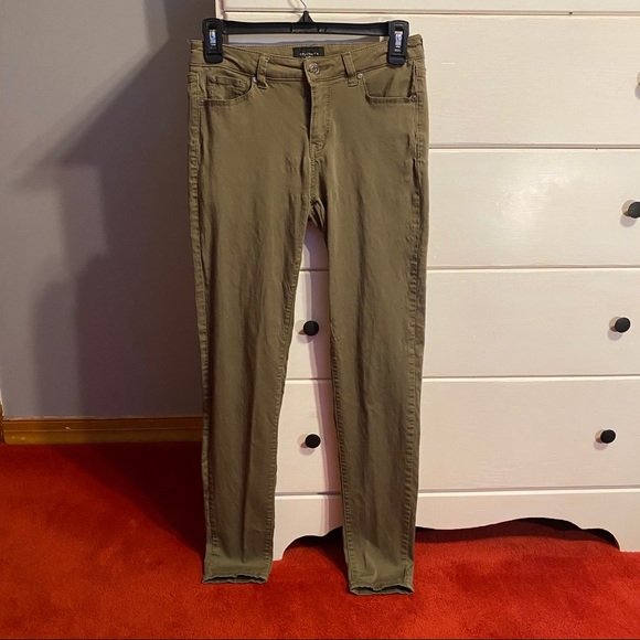 Jean Bundle - Picture 2 of 9